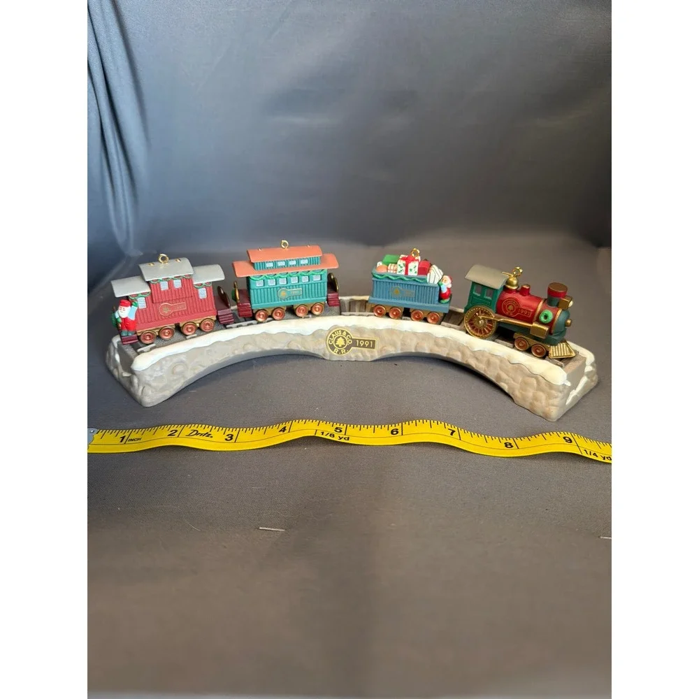 Hallmark Keepsake 1991 Claus & Co RR Train Ornament Set & Trestle Stand